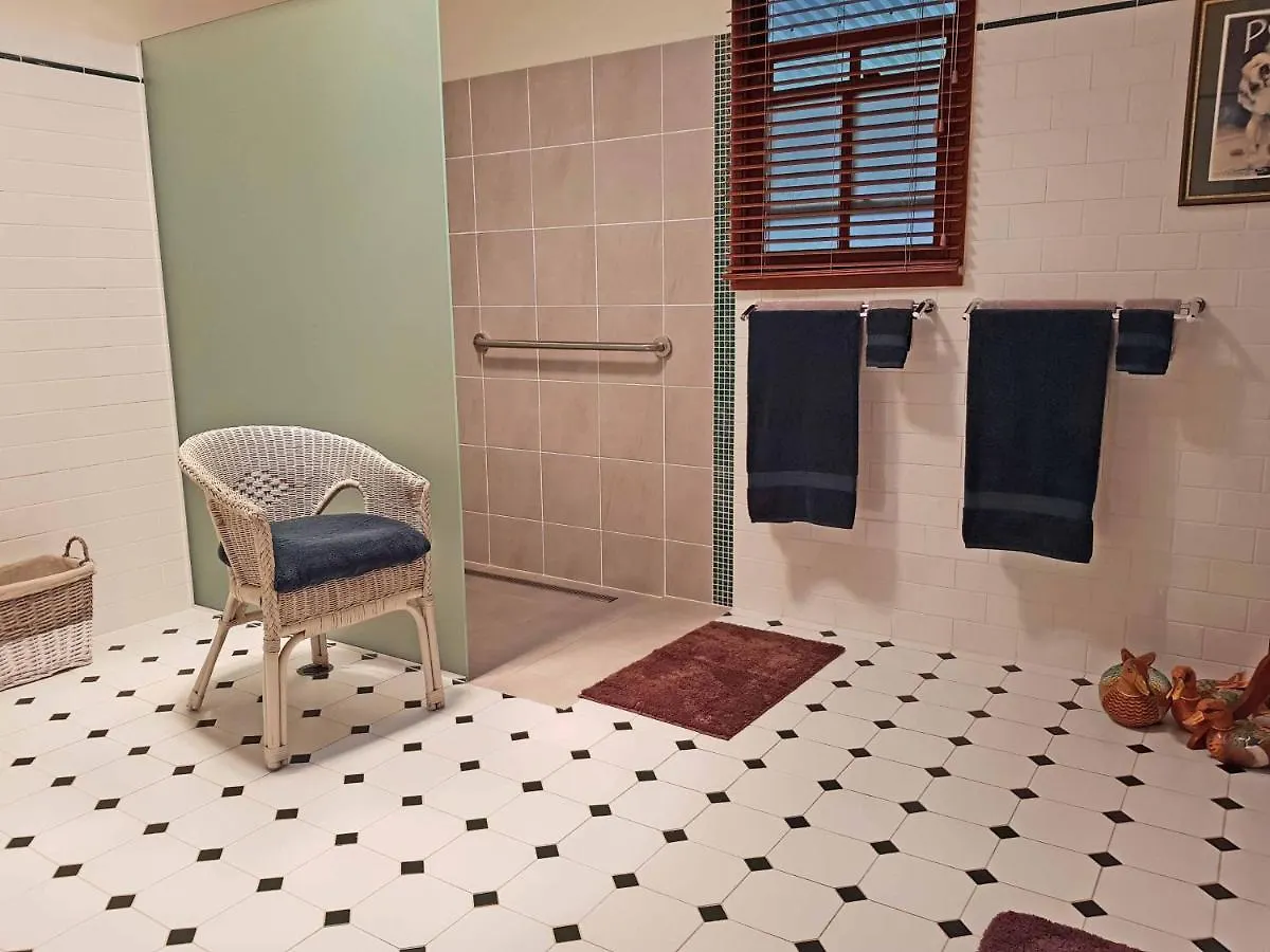 Gumtree House Montville Bed & Breakfast