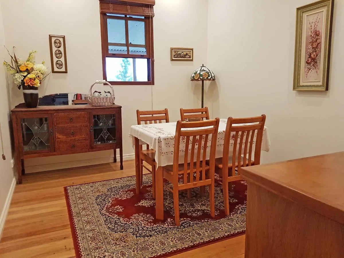Gumtree House Montville Bed & Breakfast 0*,